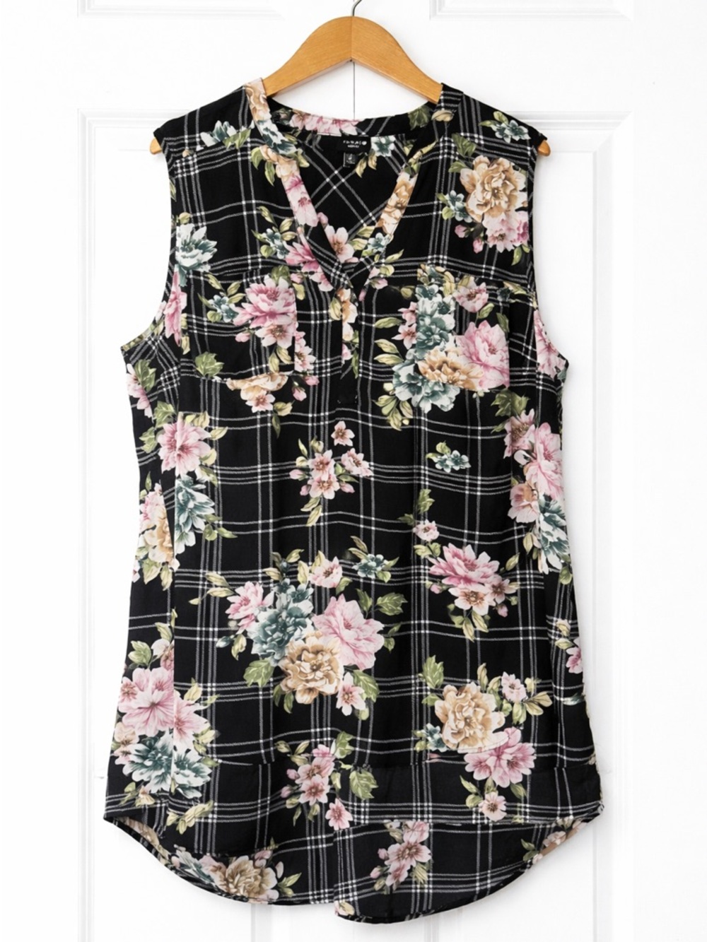 Torrid Size 2 Black Floral Plaid Sleeveless Blouse Flowy Top